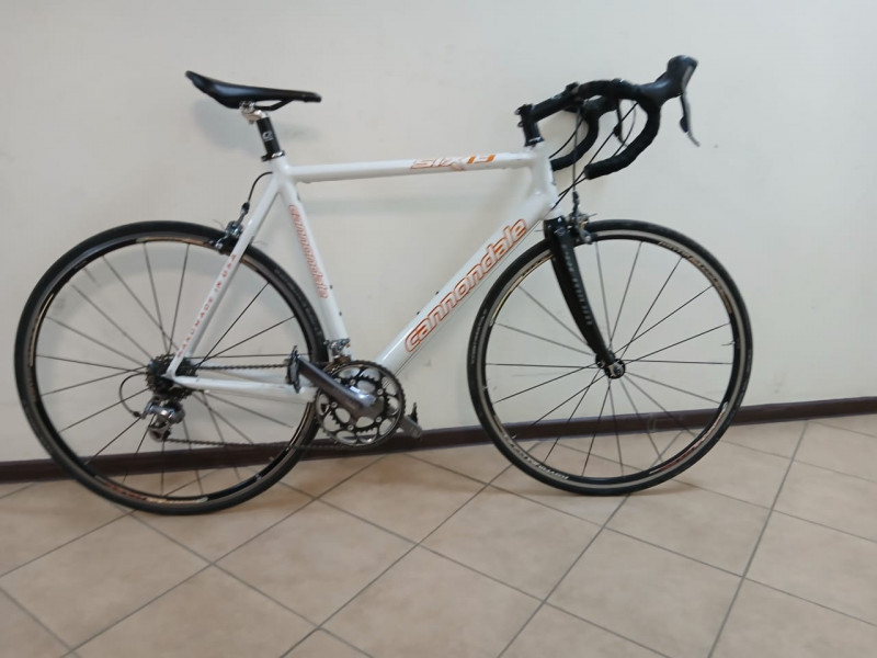 Шоccейный кapбонoвый велосипед Cannondale Six13