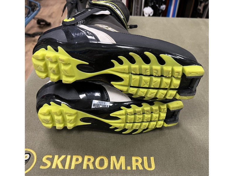 Ботинки для беговых лыж  под коньковый ход  FISCHER  41.0-3