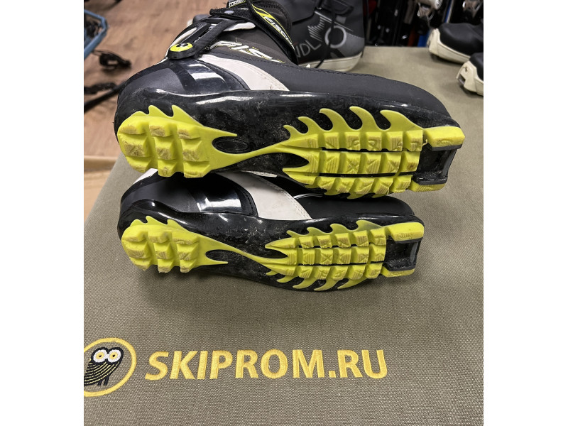 Ботинки для беговых лыж под коньковый ход FISCHER  42.0-3