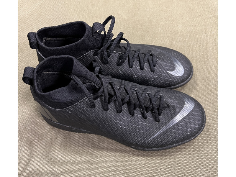 Детские футзалки Nike Superfly 6 Academy GS IC JR  37,5  размер 